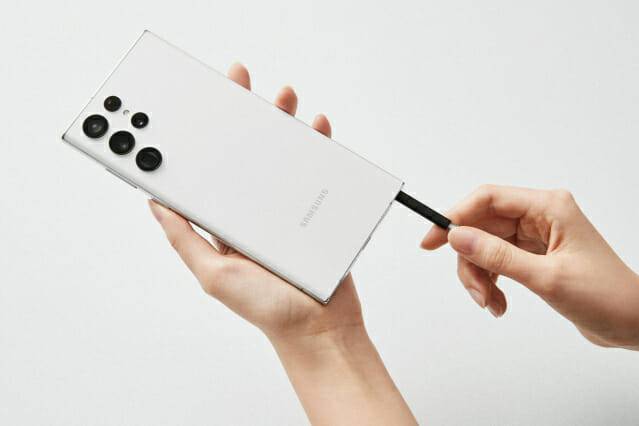 갤럭시S22 울트라는 S펜을 내장한 최초의 갤럭시 S 시리즈다.(사진=삼성전자)