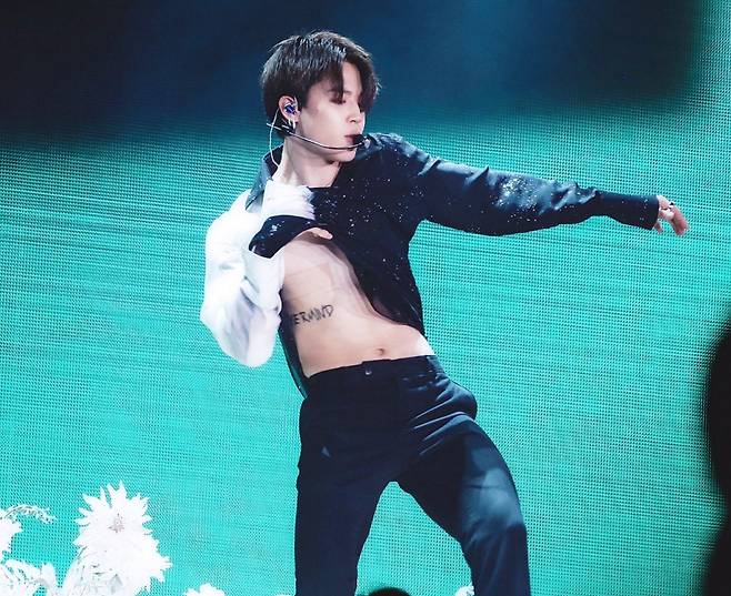 'SPOTIFY KING' 방탄소년단 지민, 솔로곡 7억..韓솔로 최초 '大기록'