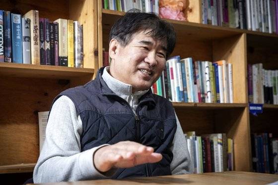 방현석 중앙대 교수가 7일 오후 서울 동작구 흑석동에서 중앙일보와 인터뷰를 하고 있다. 장진영 기자