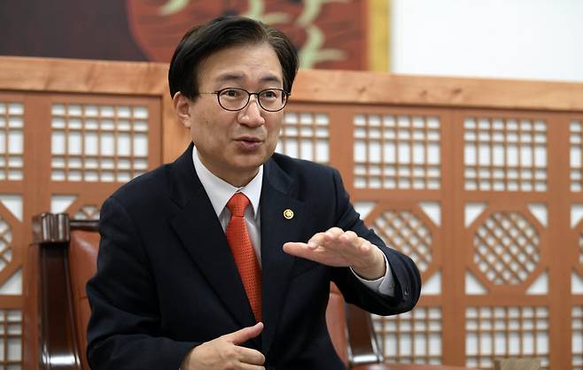 이명우 국회도서관장.