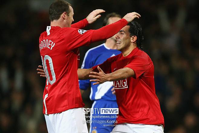 ▲ 웨인 루니(왼쪽)와 카를로스 테베스(오른쪽)