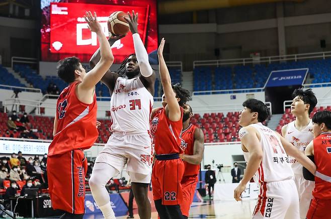 15일 현대모비스-SK 경기 모습 [KBL 제공. 재판매 및 DB 금지] photo@yna.co.kr