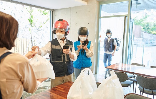 배달 수요가 급증한 지금, 끼니 해결에만 급급해 하지 말고 건강과 환경까지 돌아봐야 한다