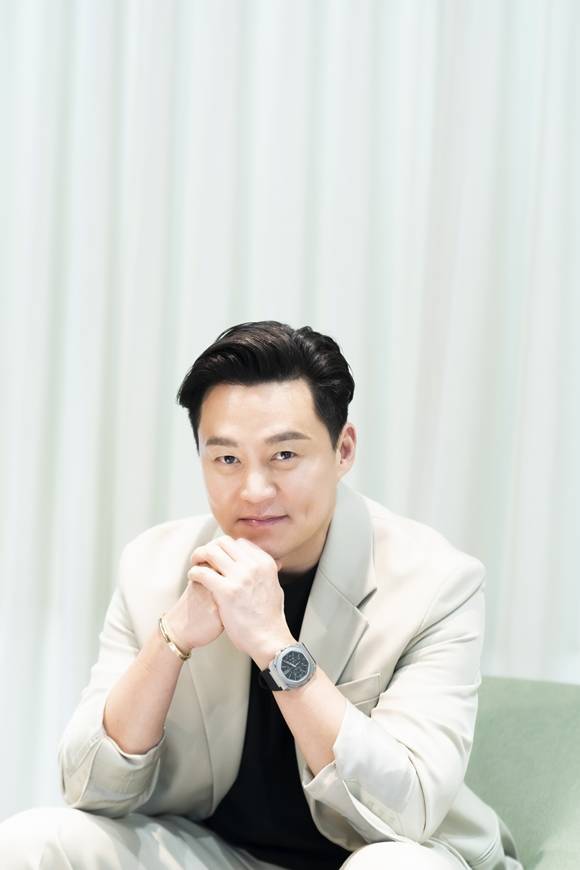 올해로 데뷔 24년 차를 맞이한 배우 이서진은 "내가 하면서 재미를 느낄만한 작품에 출연한다"고 말했다. /후크엔터테인먼트 제공