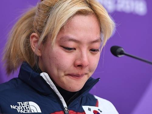 2018년 열렸던 여자 단체 팀 추월 스피드스케이팅 준준결승전 관련 기자회견 당시의 김보름 / 사진=MK스포츠