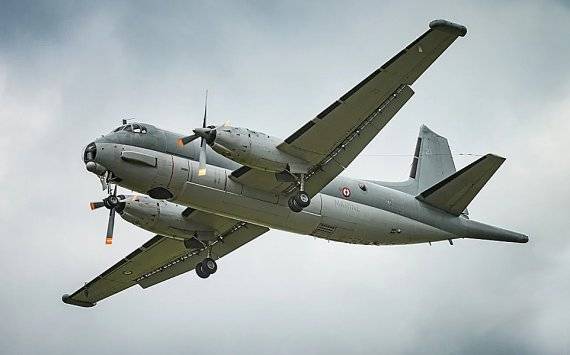 프랑스해군의 아틀란틱II 해상초계기. 프랑스 해군과 브레게사가 개발한 대잠초계기다. 아틀란틱I은 서방 세계에서도 P-3 만큼은 아니지만 꽤 팔렸으며 성능도 준수하다. 프랑스는 본임무인 대잠작전 외에도 정찰, 신호정보수집, 폭격 등 다용도로 사용하고 있다. 아틀란틱I 초계기는 NATO 공용장비로 지정돼 프랑스 해군, 이탈리아 해군, 독일 해군, 네덜란드 해군 등이 도입했다. 후속기체인 아틀란틱 II는 프랑스 해군만 도입했으며, 네덜란드와 독일, 이탈리아 등 기존 이용국들은 아틀란틱II를 도입하지 않고 타 기체를 도입하거나 냉전종식 이후 더 이상 신형 초계기를 구입하지 않고 기존 아틀랜틱I 만으로 버티는 방안을 선택했다. 노후화가 심각한 대한민국 해군의 초계기 S-2 트래커의 대체기종으로 P-3C 8기(P-3CK)가 선정돼 1995년 6월 27일부터 8기를 도입했다. 이미 1990년에 미국공장의 P-3 생산이 종료된 상태였기에, 이 생산라인을 다시 살리기 위해서 대당 684억원(총 8대 9만2161만달러)에 달하는 예산이 집행됐다. 초계기 선정 작업 당시 책정된 예산으로 성능을 제치고 본다면 경쟁기체였던 프랑스의 아틀란틱II는 무려 16대를 도입할 수 있었기에 논란에 시달렸다. 이같이 1990년대 중반 한국 초계기 사업에서 아틀란틱II 해상초계기는 이미 단종된 P-3에 밀려서 고배를 마셨다. 이후 더 이상 판매처를 찾지 못한 다소와 프랑스 해군은 아틀란틱III 신규 생산도 취소하고 이후 사실상 단종된 것으로 알려져 있다. 20세기를 풍미했던 서방의 3대 대잠초계기 P-3, 아틀란틱, 님로드가 모두 생산이 중단됐고 수명도 얼마 남지 않아 모두 역사의 뒤안길로 사라질 상황이다. 후계기는 에어버스 밀리터리의 A319MPA가 될 가능성이 높다. 사진=프랑스 해군 홈페이지