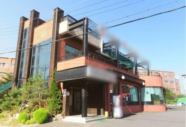 더불어민주당 이재명 대선 후보가 성남시장을 지내던 2014년 4월 7일부터 7월 23일까지 총 8차례 업무추진비를 결제한 성남시 수정구 심곡동의 A 식당. 당시 한국하우징기술 김인섭 전 대표는 자택에서 약 250m 떨어진 이 식당에서 지역 인사들과 자주 모임을 가진 것으로 전해졌다.
