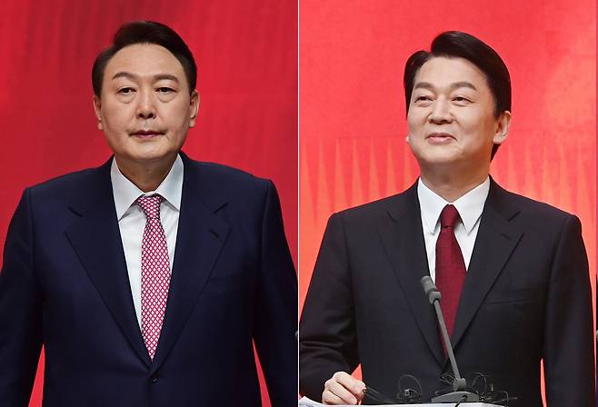 윤석열 국민의힘 대선 후보(왼쪽)와 국민의당 안철수 대선 후보가 21일 오후 서울 마포구 MBC 미디어센터 공개홀에서 열린 중앙선거방송토론위원회 주관 제20대 대통령선거 후보 초청 1차 토론회에서 토론을 준비하고 있다. [연합]