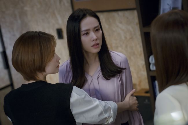 Son Ye-jin bursts into extreme anger at This is Lifes wife Send PeopleJTBC Wednesday-Thursday Evening Drama Thirty, Nine (playplayed by Yoo Young-ah/directed by Kim Sang-ho/produced JTBC Studio, Lotte Culture Works) will be broadcast at 10:30 p.m. today (23rd), with Cha Mi-jo (Son Ye-jin), Chung Chan-young (Jeun Mi-do) and Kang Sun-ju (S). The crisis situation of the end people) unfolds.Chung Chan-young announced his farewell to end his terrible relationship after a long-standing relationship with Kim Jin-seok, president of Champ Entertainment, a lover and current colleague.However, Chung Chan-youngs commitment to prepare for a new life through his separation from Kim Jin-seok is not clear.Kim Jin-seok, who still wanders around, and Chung Chan-young, who can not push him out, are continuing.Cha Mi-jo is facing reality by saying that the relationship between these two is not love.Kim Jin-seoks wife, Kang Sun-ju, will find Chung Chan-young in such a situation.Kim Jin-seoks office has been curious about what she wants to meet with Chung Chan-young.Even in the public photos, you can get a glimpse of the face-to-face scene where Chung Chan-young and Kang Sun-jus coldness flow.I can guess that there is an extraordinary conversation through the expression of Chung Chan-young, who looks at Kang Sun-ju, who takes out something, with a little nervousness.Then, Chamijo appears in the space where heavy air flows, and he is staring at Kang Sun-ju with a full expression of anger.Chung Chan-young is barely blocking the momentum to rush even now, but Cha Mi-jos eyes are strangely dark and dark.In the end, an unexpected situation that catches the head of Kang Sun-ju is expected to occur and the atmosphere will deteriorate uncontrollably.Above all, it is surprising that Chamijo, who was rationally judged, sets up a confrontation with Kang Sun-ju.Also, the person who wanted to break up with Kim Jin-seok was Cha Mi-jo, so she was curious about why she was angry.In addition, Chamijo is not fully aware of the shock and sadness after he learned about the sentence of Chung Chan-youngs deadline, so he is interested in what touched her anger switch and how the situation of the day will end.The sparkling confrontation in Jeun Mi-dos lesson room can be seen today at 10:30 pm JTBC Wednesday-Thursday evening drama Thirty, Nine