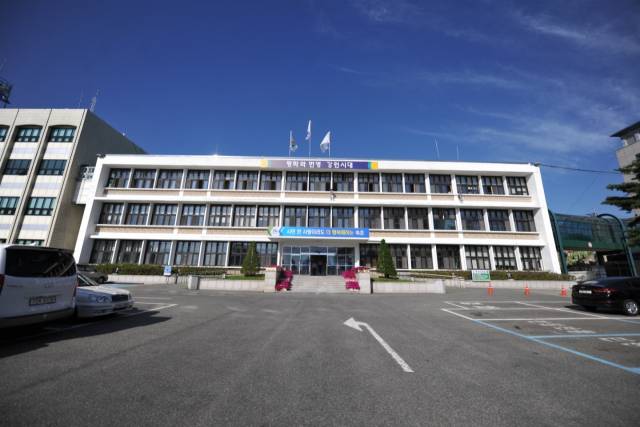 ▲속초시가 코로나19 장기화로 어려움을 겪고 있는 소상공인들의 경영 안정과 자금난 완화를 위해 2022년도 소상공인 특례보증 지원을 실시한다. ⓒ속초시