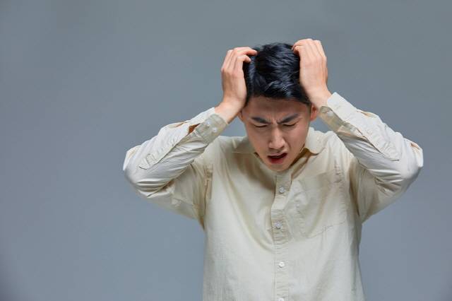 편두통약을 복용할 때 카페인 음료를 마시면 증상이 악화할 수 있다. /게티이미지뱅크