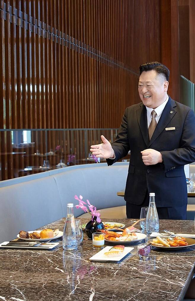 JW 메리어트 호텔 서울 ‘플레이 버즈’ 윤형철 뷔설남