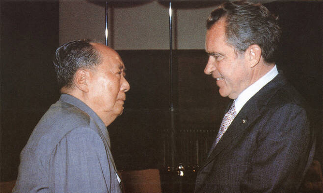 1972년 2월 닉슨 전 미국 대통령(오른쪽)과 마오쩌둥 전 중국 주석