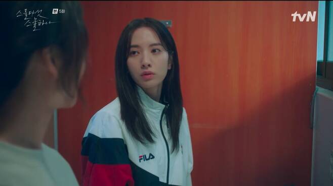 Nam Joo-hyuk escaped to the night without anyone knowing.In the TVN Saturday drama Twenty Five Twinty Hana, which was broadcast on the afternoon of the 26th, Na Hee-do (Kim Tae-ri) was selected as the national fencing team.On that day, Na Hee-do gave a fencing knife to Lee Jin (Nam Joo-hyuk), who cheered him up, saying, I will do my best only for me.I know my efforts only, said Hee-do, who shouted loudly to his mother, Shin Jae-kyung (Seo Jae-hee), revealing his aspiration to never lose ahead of the fencing national team selection contest.Although he was lucky to play, he faced Kim Jung-hyun, who was a national representative for eight years, in the finals, which would see the results of the effort.As much as his career, Kim Jung-hyun interfered with the games flow and influenced his opponents game operation.Hee-do shook for a while, but focused on his fencing with the support and encouragement of Yang Chan-mi (Kim Hye-eun), eventually winning the remaining national team.I congratulate you on your dream, said the late Yu Rim (Bonna Boone), who happened to meet Heedo at a restaurant.But Heedo said, My dream is not to be a national representative but to be your rival. I will take it when I celebrate. I hope the celebration is sincere.Meanwhile, Lee Jin (Nam Ju-hyuk), who wanted to give the first good news to Hee-do, suddenly disappeared. He left the book rental shop after removing his luggage from the boarding house.To make matters worse, when I could not contact him, I started to find Yu Rim as well as Yu.Lee Jin found out that the bluffs come to his brother because his father, who became an economic criminal after the company defaulted to the IMF, built the company in the name of Lee Hyun (Choi Min-young).In other words, he chose to flee the night to protect his brother from a buffet. Lee Jin said, Do not contact anyone, and abandoned himself and his brothers beep, and promised to never go through this again.He asked his uncle to take a moment to pay him.