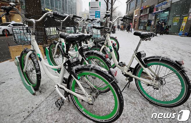 서울시 공공자전거 따릉이 대여소. 2022.1.19/뉴스1 © News1 안은나 기자