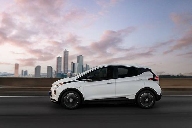 볼트EV 주행사진 측면ⓒ한국GM