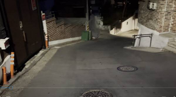 야간 주택가 저조도 상황의 동영상 모습. 아이폰 13 Pro으로 찍은 동영상 MOV 파일을 MP4 파일로 변환해 캡처했다. 정옥재 기자