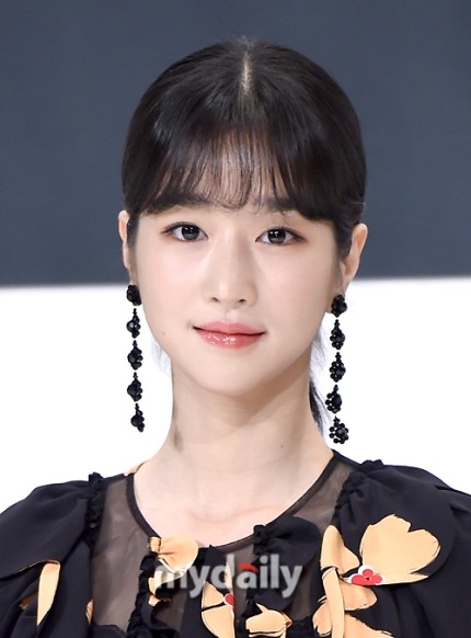 Actor Seo Ye-ji has apologized directly for the controversy that has been going on.I sincerely apologize for the many inconveniences I have had to do with Mr. Seo Ye-ji, said Seo Ye-jis gold medalist, a member of the company.We will do our best to show Seo Ye-ji that he has changed from the past. Seo Ye-ji said in an apology, I am sincerely sorry to convey my heart too late.I have had time to look at myself by seeing the reprimands and stories that have been given to me. I would like to say that I am sincerely sorry for the inconvenience of many people due to my lack of experience. I apologize once again for the disappointment.Everything comes from my immaturity, and I will try to show you that you have become more careful and mature in the future.On the other hand, Seo Ye-ji has been involved in controversy such as former lover Actor Kim Jung-hyun, suspicion of forgery of education, staff gang, and returns to the house theater with cable channel tvN new drama Eve scheduled to be broadcast this year.Hello, this is Seo Ye-ji.I am sincerely sorry to convey my heart to you so late.I have had time to look at myself by seeing the reprimands and stories that have been given to me.I would like to say that I am sincerely sorry for the inconvenience of many people due to my lack. I apologize again for the disappointment.Everything comes from my immaturity and I will try to show you that I have become more careful and mature in the future.