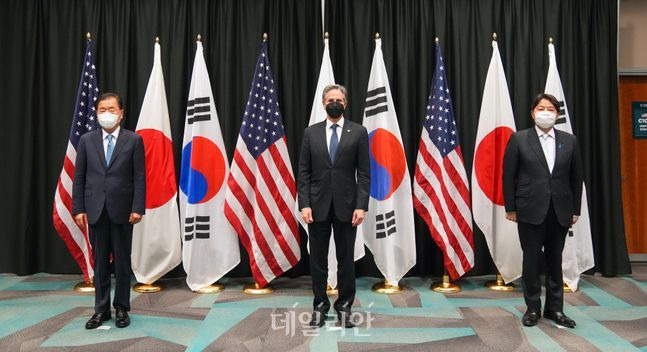 (왼쪽부터)정의용 외교부 장관·토니 블링컨 미국 국무장관·하야시 요시마사 일본 외무상 ⓒ연합뉴스