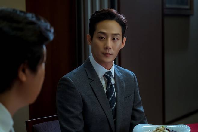 공작도시, 이충주