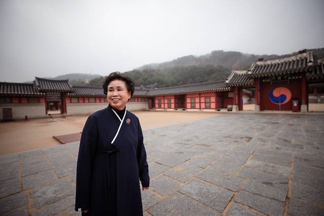 악착같이 한 공부는 태순씨에게 ‘행궁해설사’라는 새로운 길을 열어주었다. 이준헌 기자