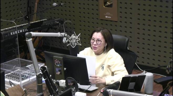 Dancer GABEE took on Radio show special DJ instead of Park Myeong-suOn March 2, KBS Cool FM Park Myeong-sus Radio show opened GABEE as a special DJ instead of Park Myeong-su, who did not attend live broadcasting due to personal reasons.GABEE said, Many people like my laughter. Its lush. Its pleasant. Its friendly. I want to learn. Maybe there are people who listen to me and laugh.It is also a talent to laugh well. GABEE said, I am good at dancing, funny and good at speaking. I will do everything I can for an hour.Park Myeong-sus Radio show special DJ GABEE In the meantime, GABEE said, Our DJ Park Myeong-su is not able to join us today due to personal circumstances.Radio show families came as guests every Wednesday, and Im going to ask you to excuse them. I dont know if I can replace Park Myeong-su, but Im so nervous.Please cheer me a lot. 