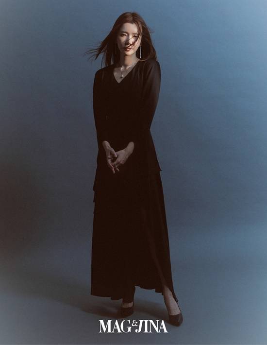 Actor Jang Seo-hee showed elegant charm through the picture.Jang Seo-hee recently filmed a photo shoot with McAngina.In an interview with the pictorial, he revealed the current situation ahead of his full-scale work, saying, The actor must constantly study to draw a person through observation.I have been in a long period of rest, but I was afraid that I would be forgotten. As for the acting and role that I want to show in the future, I want to play a character with a softer character that shows a little gap.I want to show a wide range of performances in movies as well as dramas, and I want to challenge the thriller genre. Mac Angie and So Yeon-ho, which contain Jang Seo-hees pictures, can be purchased at bookstores nationwide.Jang Seo-hee has recently opened an official Instagram and continues to communicate with fans.Photo = McAngina
