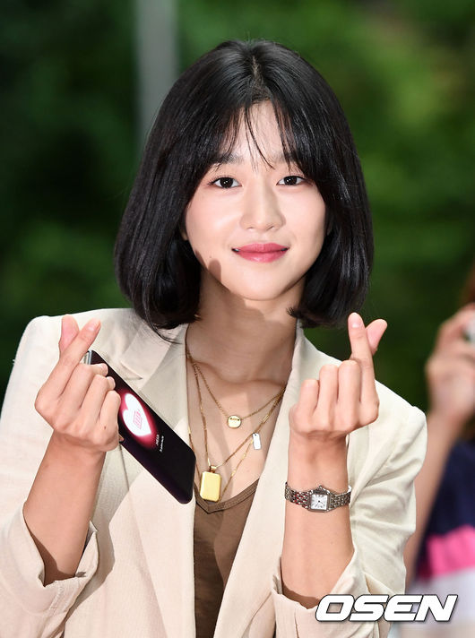 As Actor Seo Ye-ji is about to return to the entertainment industry with a new drama, it was later known that he had a conflict with his neighbors over parking last year.Seo Ye-ji apologized to the neighbors who had been in conflict and said he had already moved out to avoid further controversy.Seo Ye-ji apologized directly for various controversies related to him ahead of his return to the home in a year or so, but at a short time, he was saddened by other issues.Seo Ye-jis agency said on the afternoon of the 3rd that it had tried to prevent the friction that Seo Ye-ji apologized to his neighbors at the time and moved afterwards in connection with the parking problem.On the same day, netizen A posted an online community appealing that in May 2021, Seo Ye-jis parents installed a dog fence on a public staircase, and Seo Ye-ji, who frequently visits his parents home, had damaged his neighbors due to parking problems.A, who suffered from parking problems for four years, said, I met Seo Ye-ji and a lawyer and got an apology, but my parents said that they would go to the director, and Seo Ye-ji said, You are not posting on the Internet.The company of Seo Ye-ji seems to be trying harder to avoid conflicts and controversy.Seo Ye-jis agency said that the family of Seo Ye-ji left the company on the day, and thought that the parking problem was smoothly completed.When there was a problem, Seo Ye-ji and her family apologized with sincerity, but the authenticity is part of Mr. As acceptance, so Seo Ye-ji and his agency have no way to do it.Seo Ye-ji stopped his activities for nearly a year last year due to suspicions of manipulating the academic background of the Spanish university, controversy over the companys staff, and former boyfriend Cho Jong-seol.Her return is to be broadcast in June this year, TVNs new tree Drama Eve (playplayplay by Yoon Young-mi, director Park Bong-seok).Seo Ye-ji plays the woman who designed revenge and plays the woman Irael who is the main character of the 2 trillion won divorce lawsuit of the upper class couple.On his return, Seo Ye-ji said on his agency on the 27th of last month, I have had time to look back at myself after seeing the reprimands and stories that I have given me. I will try to show my mature behavior and maturity in the future.DB