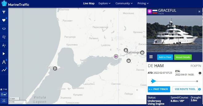 선박 위치정보 제공사이트인 마린트래픽 홈페이지에 블라디미르 푸틴 러시아 대통령이 소유한 걸로 알려진 호화요트 그레이스풀이 칼리닌그라드의 항구에 머물러 있는 것으로 3일(현지시간) 현재 표시(빨간점)돼 있다. [마린트래픽 홈페이지]