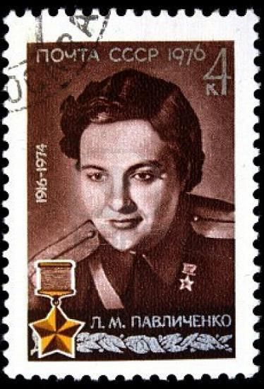 구소련이 발행한 '사상 최고 여성 저격수' 루드밀라 파블리첸코 기념우표.  루드밀라는 소비에트연방영웅 칭호도 받았다. /퍼블릭 도메인