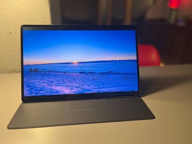 삼성전자 갤럭시탭S8 울트라에서 고화질 영상을 재생한 모습.ⓒ데일리안 최은수 기자