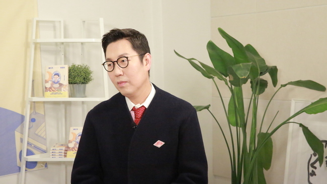 Kim Young-chul, who is in charge of self-help, has been talking about the recent situation with a telephone connection with Iron Pam special DJ Ju-eun.On March 9, SBS PowerFM Kim Young-chuls PowerFM, Joo Eun announcer sat in DJ seat on behalf of Kim Young-chul.Kim Young-chul, who was connected by phone, said, In the rapid antigen test on Sunday, the voice came out, but Monday was just like that, and on Tuesday, I was live.So I did a PCR test yesterday and Im waiting for the results, I think the results will come out late in the afternoon, he explained.As for the current symptoms, Yesterday I had a runny nose, but today my runny nose stopped a little and is typically Feelings with a neck Flu.There is no fever, no headache, but it is Feelings, which is locked like a lot of songs the day before. 
