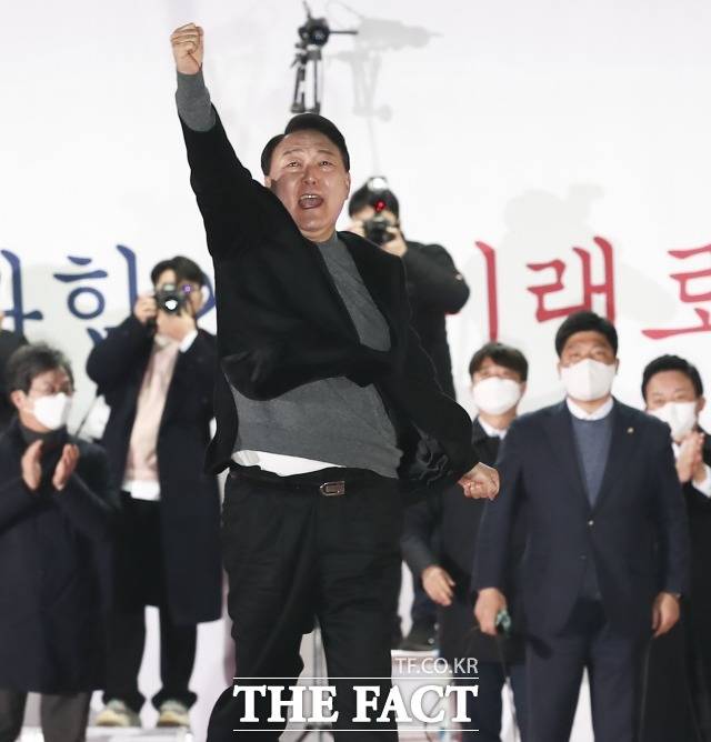 윤석열 국민의힘 대선 후보가 '진땀 승부' 끝에 대한민국 제20대 대통령으로 당선했다. 그의 대선 승리 뒤에는 묵묵하게 뒤를 받쳐 준 숨은 공신들이 있다. /이선화 기자
