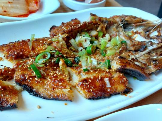 우크라이나 침공과 관련한 대러시아 제재 조치로 명태의 수입 차질이 우려되면서 가격이 폭등하고 있다. 새삼 명태 맛이 귀하게 느껴지는 이유다. 사진은 ‘정정아식당’의 코다리구이.