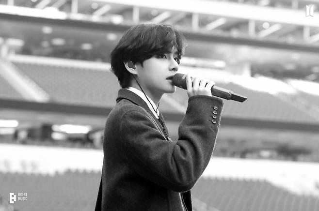 '韓 남자 셀럽 최강' 방탄소년단 뷔, 'Instagram' 관련 검색어 1위+3600만 팔로워 新기록