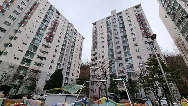 서울 서대문구 홍제동에 있는 홍제삼성래미안 아파트 전경. /백윤미 기자