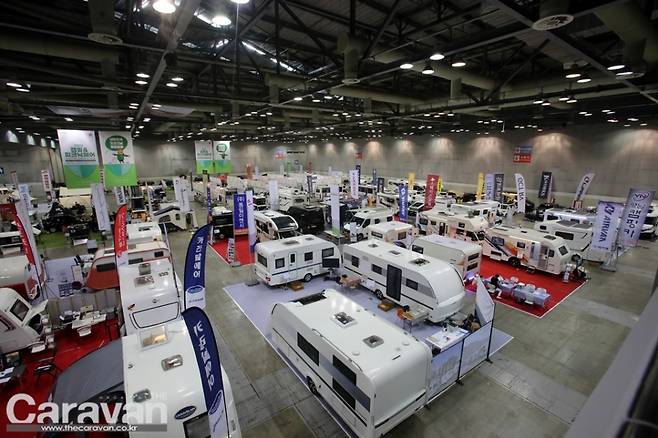 일산 킨텍스 제2전시장, 캠핑앤피크닉페어 첫 날 모습