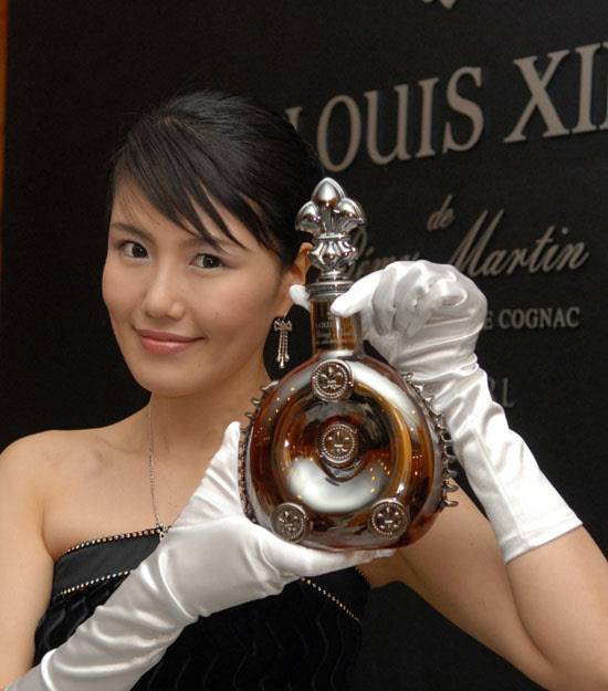 ▲프랑스 코냑 ‘루이 13세 블랙펄’. 2007년 전 세계 786병 한정 출시 당시 판매 가격은 1500만원이었고 다 마신 공병(빈병)은 현재 190만원 수준에서 거래되고 있다.(사진=맥시엄코리아)