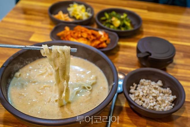 들깨칼국수