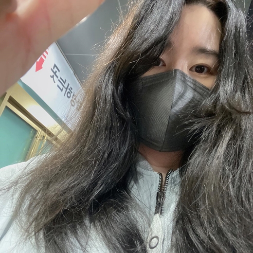 Actor Ji Yeon Kim, 44, went to Corona 19 for a test and confessed to the shocking scene of Fade to Black.Ji Yeon Kim said on the 13th that he went to the Corona 19 test through Instagram and released a photo. I really do not want to come now and it will be recognized at the local hospital from tomorrow. Today is the last test, but I was very grateful because there is a hospital that inspects late on weekdays on weekends.I felt it for a few days, but I am very respectful of how hard it is to see that all the medical staff are always there.Especially Ji Yeon Kim said, And another one! There are many people who come with children... Lets not cry because they are afraid of children and run away.A few days ago, my child refused to check, so my dad hit my five-year-old sons cheek hard, he said. I think you should have a little time to wait for each other and give consideration. 
