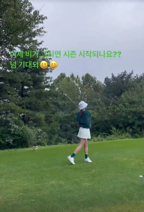 Actor Lee Yeon-hee has been pleased to hear about the recent situation.Lee Yeon-hee posted a short video on his 14th day with the comment If the rain stops now, will it start the season? I am looking forward to it?In the video, Lee Yeon-hee, dressed in white and green, is swinging golf. The look of golf is eye-catching.Meanwhile Lee Yeon-hee marriages a six-year-old non-entertainer in 2020.Photo = Lee Yeon-hee Instagram
