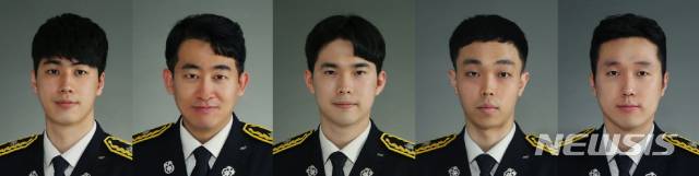 [세종=뉴시스] 제27기 소방간부후보생 수상자들. 최우수 성적을 거둬 대통령상을 받는 노태영(29) 소방위, 국무총리상을 받은 한상훈(35) 소방위, 행정안전부 장관상을 받은 성기훈(25) 소방위, 소방청장상을 받은 조재현(31) 소방위, 중앙소방학교장상을 받은 박정기(27) 소방위(사진 왼쪽부터). (사진= 소방청 제공) 2022.03.16.