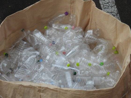 서울의 한 아파트 단지 주민들이 분리 수거한 페트병. 강찬수 기자