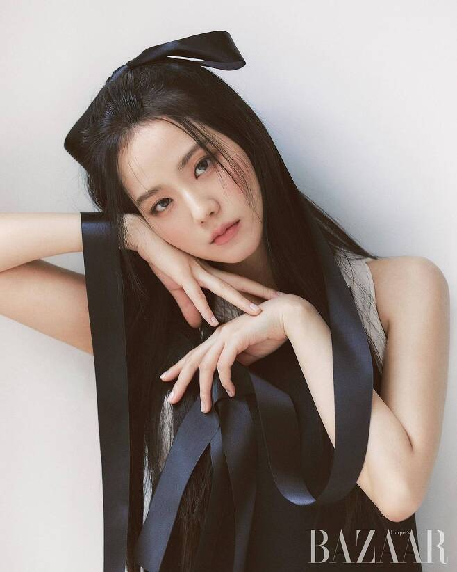 Seoul = = Group BLACKPINK member JiSoo showed off a doll-like visual.On the 18th, JiSoo posted a picture of a magazine and a photo on his instagram without any comment.In the photo, JiSoo poses with a ribbon on his head like a headband, and JiSoo in the ensuing photo is giving an alluring look to the camera approaching.JiSoo is eye-catching because it emits flawless beauty at any angle.Meanwhile, JiSoo appeared in the JTBC drama Snowdrop: Snowdrop, which ended in January.