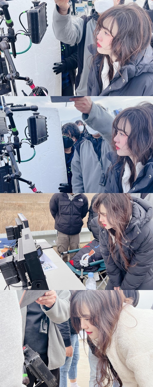 Actor Ku Hye-sun has reported his recent situation.Ku Hye-sun posted several photos on his instagram on the afternoon of the 18th.In the photo, Ku Hye-sun is looking at the monitor with sharp eyes as a director and shows off his professional aspect.In particular, he was selected as a model for the underwear advertisement shooting, and he proved to be an all-round entertainer.In addition, Ku Hye-sun added the message Advertising shooting scene. Ku director.Meanwhile, Ku Hye-sun divorced in 2020 in consultation with actor Ahn Jae-hyun.