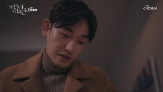 Lee Min-youngs Soul has emerged.In the TV Drama The Divorce Composition 3 of Marriage Writing, which was broadcast on the 19th, Bu Hye-ryong (Lee, for example), Safi Young (Park Joo-mi) and Lee Si-eun (Jeon, Soo-kyung) who divorced due to her husbands wishes gathered in one place.On this day, Ishieun informed Scent (Jeon Hye-won) and Uram (Lim Han-bin) that Seoban (Moon Seong-ho) proposed to her. Safiyoung confessed to Jia (Park Seo-kyung) that she had divorced Shin Yu-shin (Ji Young-san).Safiyoung was happy to hear the burning affection of Ihi Ribe Dihi (I love you) to Seo Dong-ma, who was on a business trip to Germany.Buhye-ryong, who went to the house of Judge Hyun (Kang Shin-hyo), naturally put the baby to bed and asked the former parents-in-law for a babys 100-day feast, raising the expectation of the former parents-in-law.Panmunho (Kim Eung-soo) suggested that the reunion be reunited, saying, How about joining with Sahyeon again?However, Bu Hye-ryong said, I do not have a trace left by Mr. Sahyeon, but the baby is stepped on my eyes once. Moreover, when the judge Hyun, who was facing each other, reacted in response,Im like this, and Judge Hyun looked at the baby and was angry.Safi Young set up a lunch place to release Ishieun and Buhye-ryong, who were tired of the Western half.Buhye-ryong calmly said that Song Won (Lee Min-young), the affair woman of the judge, died after giving birth, saying, I paid the price.I have to give you another rice cake for the hate writer, said Buhye-ryong, who said he changed the target of remarriage to Seo Dong-ma.If you ask me to quit my job, I have to continue. If you fall into the artist, I can not do it, said Buh.He heard that he had broken up with a woman before his business trip and was confident that the player is right for the player.While dreaming of reuniting with Seo Dong-ma, Buhye-ryong, who was stepped on by the child of Ju-hyun, bought a gift and found the house of Ju-hyeon.So Ye-jung (Lee Jong-nam), who found Bu Hye-ryong, who was hesitant, led his hand to meet the baby.There was no judge, but Buhye-ryong skillfully soothed the child and changed the diaper, and he was happy to communicate with the baby.But at that moment, I felt a little bit of a smile when I found the baby looking at the side, not himself.As soon as Buhye-ryong moved his gaze, Songwons original marriage in white hanbok was shocked by the bright smile toward the baby.