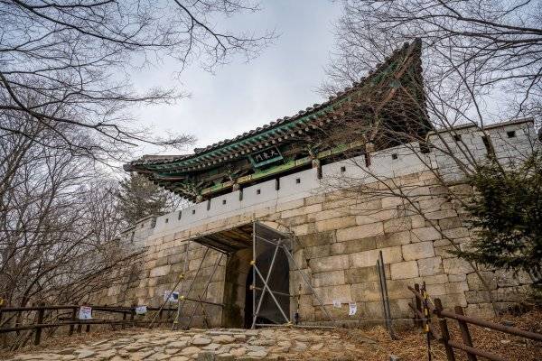 북한산성의 대동문. 대동문 코스의 종점이다.