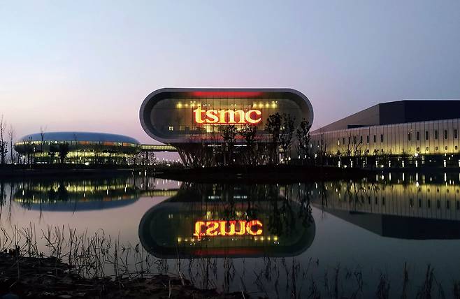 대만 남부과학산업단지에 위치한 TSMC의 팹 16. /TSMC