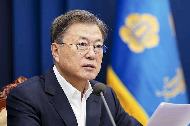 [서울=뉴시스] 문재인 대통령이 지난 22일 오전 청와대 여민관에서 열린 영상국무회의에서 발언하고 있다. (사진=청와대 제공) 2022.03.22. photo@newsis.com *재판매 및 DB 금지
