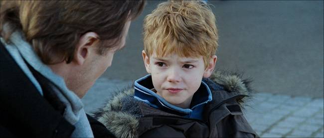 샘(오른쪽)의 이야기를 통해 어리다고 해서 사랑을 모르는 건 아니라는 메시지도 전달한다.<사진 제공=유니버설 픽쳐스>